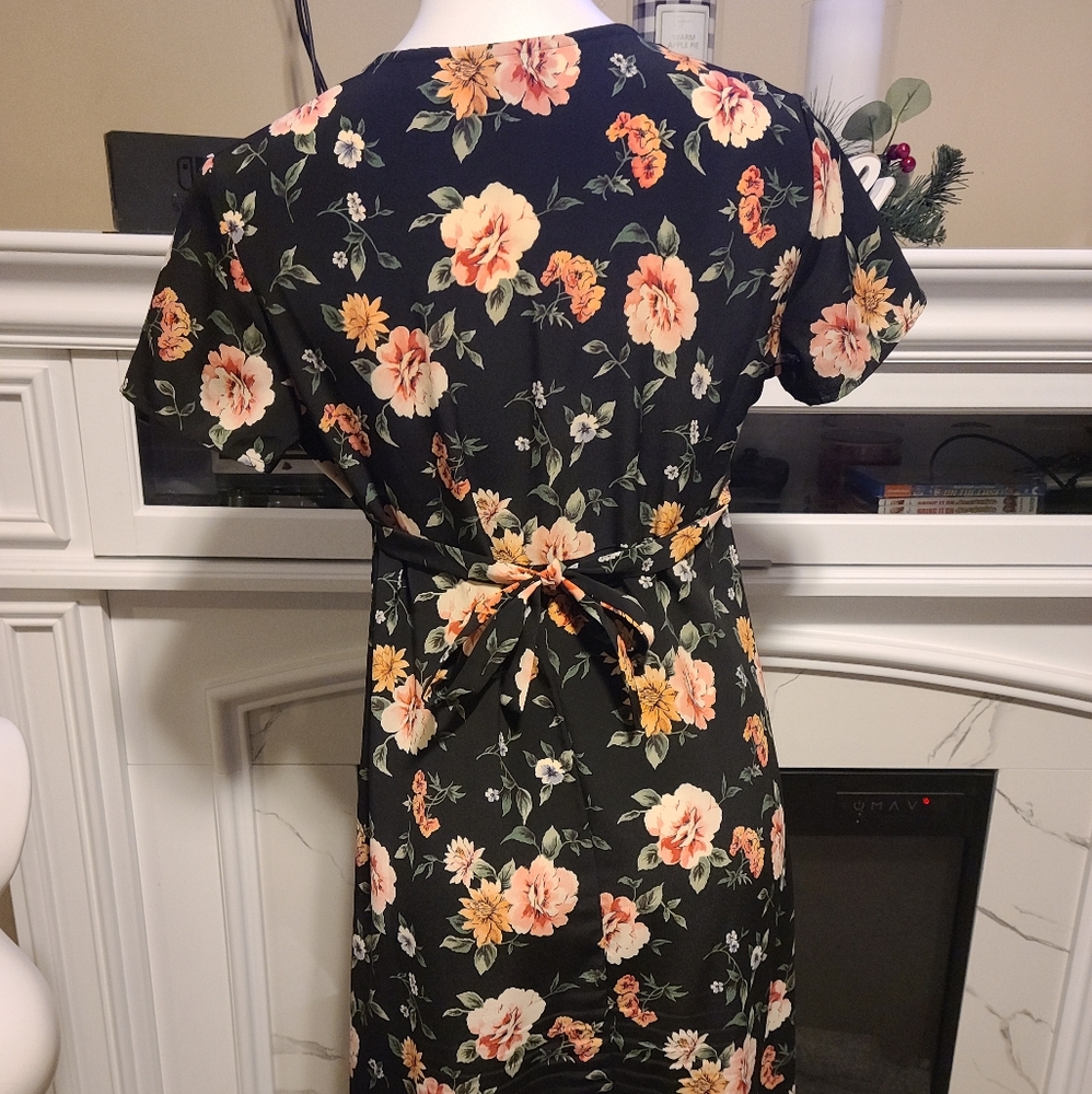 Womens floral floor length dress! - Picture 3 of 5